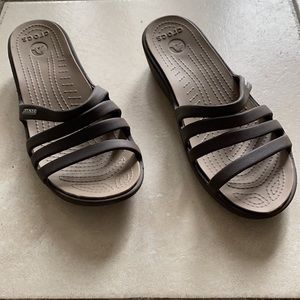 Crocs Rhonda Wedge Sandals Expresso Size 8